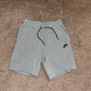 Men Nike Tech shorts